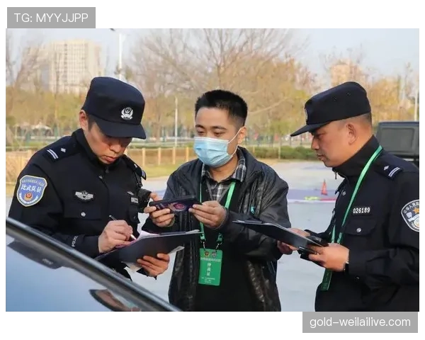 违规换人判罚要点：裁判停止比赛与处置流程